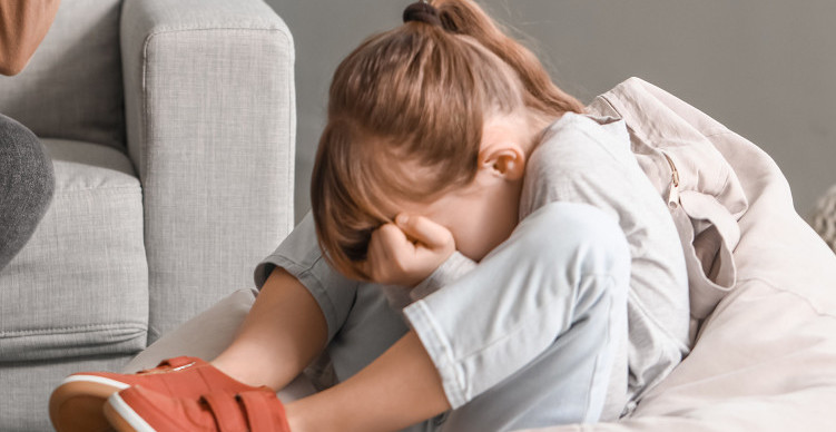 Protekle nedelje čak 13% roditelja DIGLO JE RUKU na dete: Nove izmene Porodičnog zakona to ZABRANJUJU