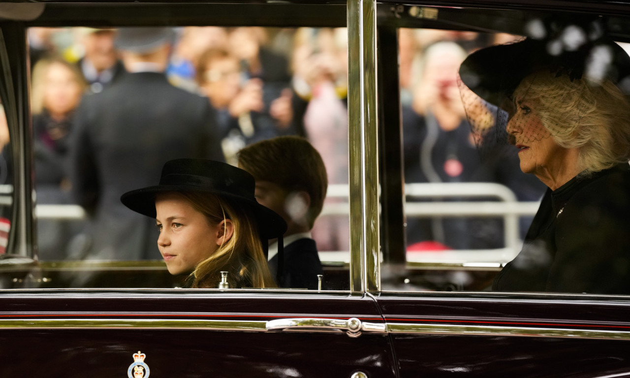 Princeza Šarlot UKRALA SVU PAŽNJU na sahrani prabake - jedan detalj je posebno UPEČATLJIV