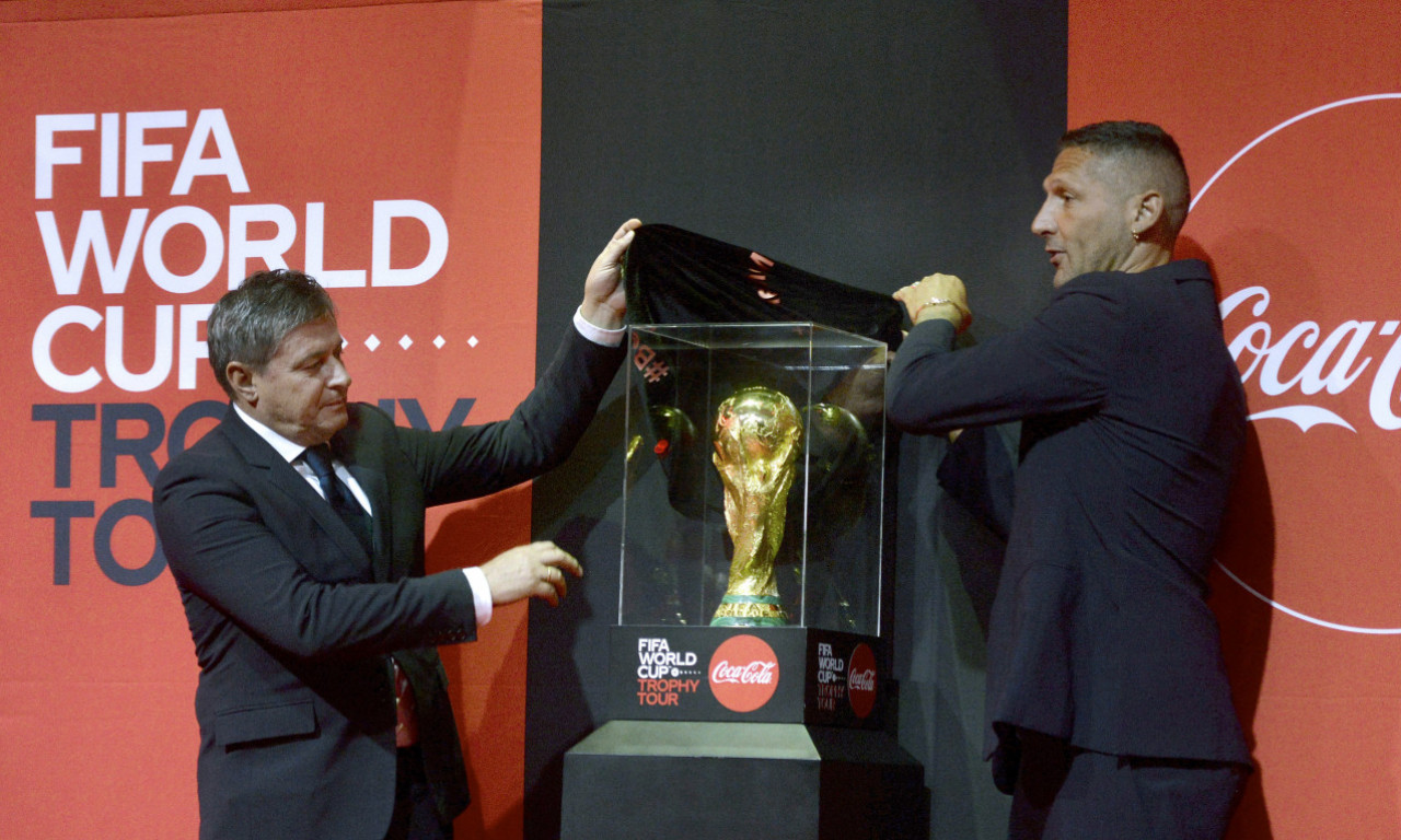 Ovaj trofej je SAN SVAKOG KLINCA - Marko Materaci i Dragan Stojković predstavili FIFA TROFEJ u Beogradu