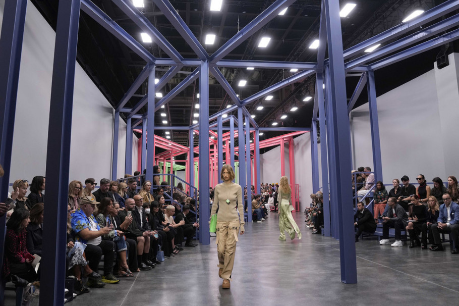 "Fendi" predstavio kolekciju proleće-leto 2023 na Milanskoj nedelji mode