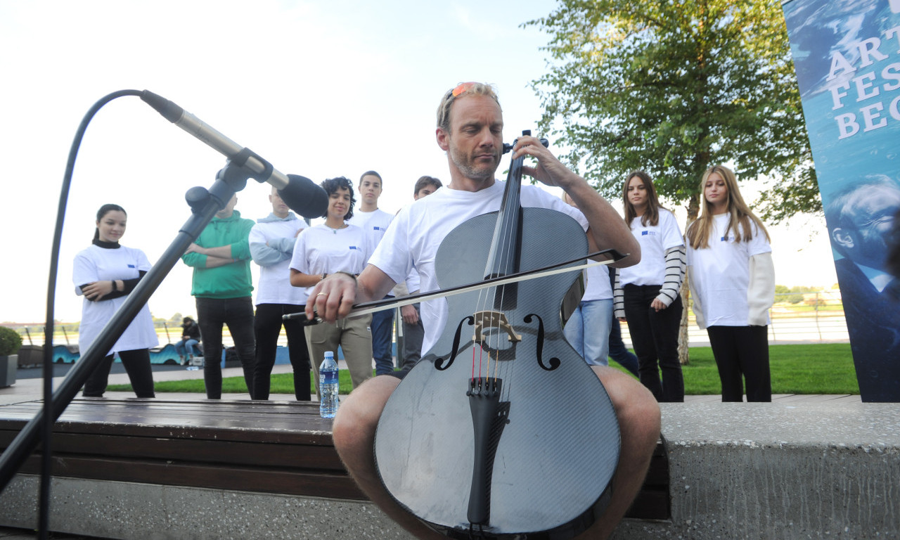 FANTASTIČAN sportsko - muzički ŠOU: Danski čelista napravio BAHOV MARATON u Beogradu
