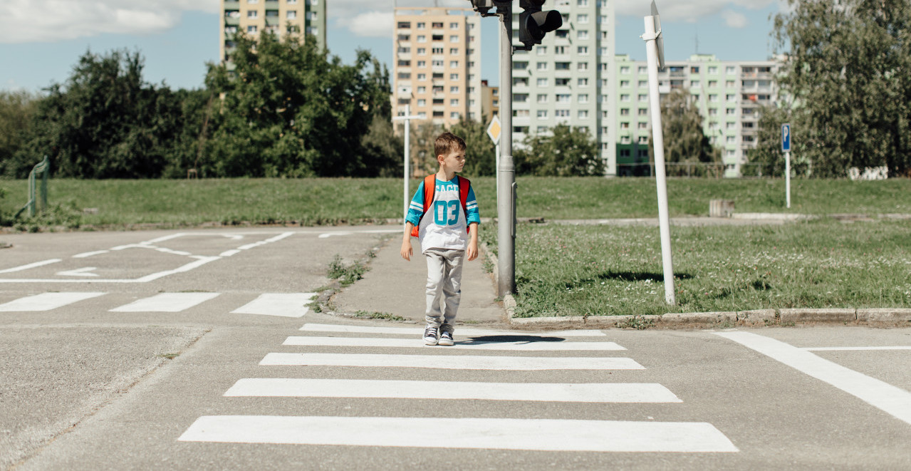 Zašto SRPSKI ĐACI masovno PRETRČAVAJU ulicu na CRVENO?