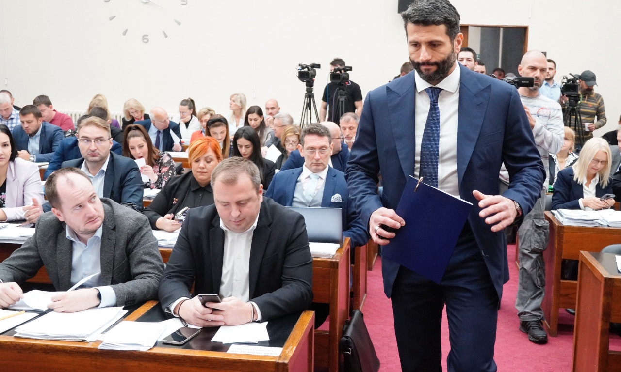 Skupština grada Beograda: Potvrđen mandat i usvojene ostavke, ZVIŽDUCI gradonačelniku