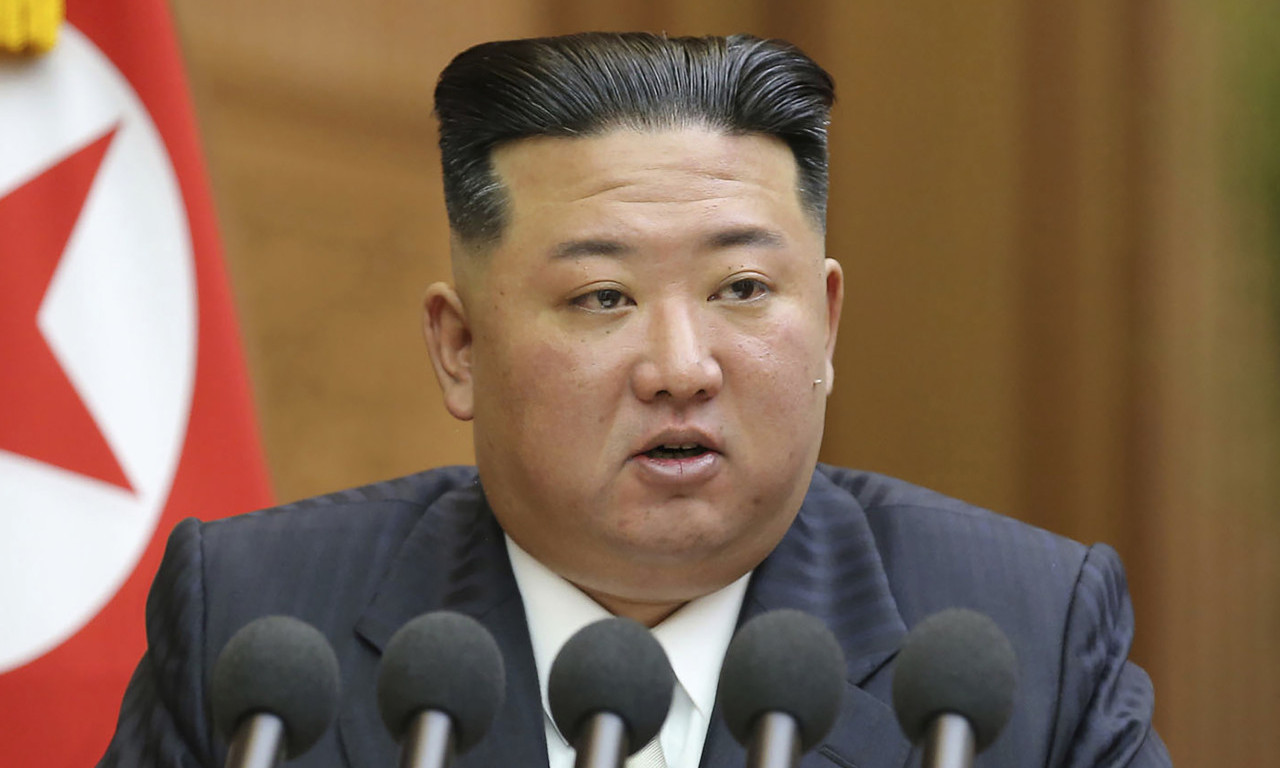KIM DŽONG UN U KOMI?! Imao krvarenje u mozgu, pa hitno prebačen u Kinu na lečenje?