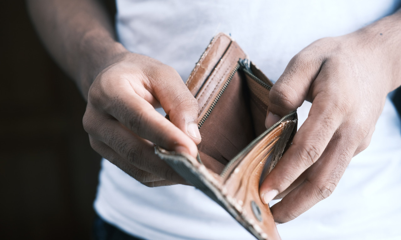 NEMATE NI DINARA, A DO PRVOG KAO VEČNOST! Evo kako da preživite poslednjih 7 dana januara