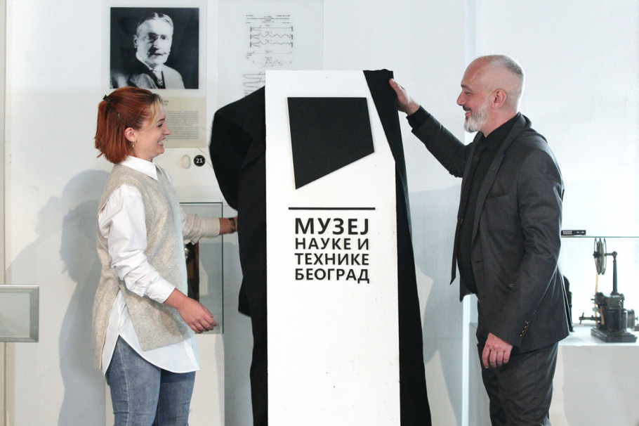 Dizajner Ivana Grčić i direktor muzeja Zoran Lević otkrili su novi logo muzeja