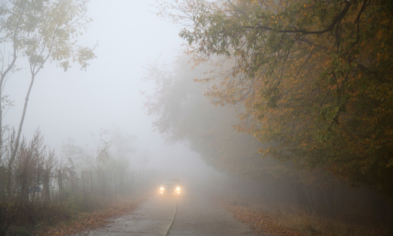 Jesenja MAGLA i klizav KOLOVOZ: Ovo je nekoliko korisnih SAVETA za BEZBEDNU vožnju
