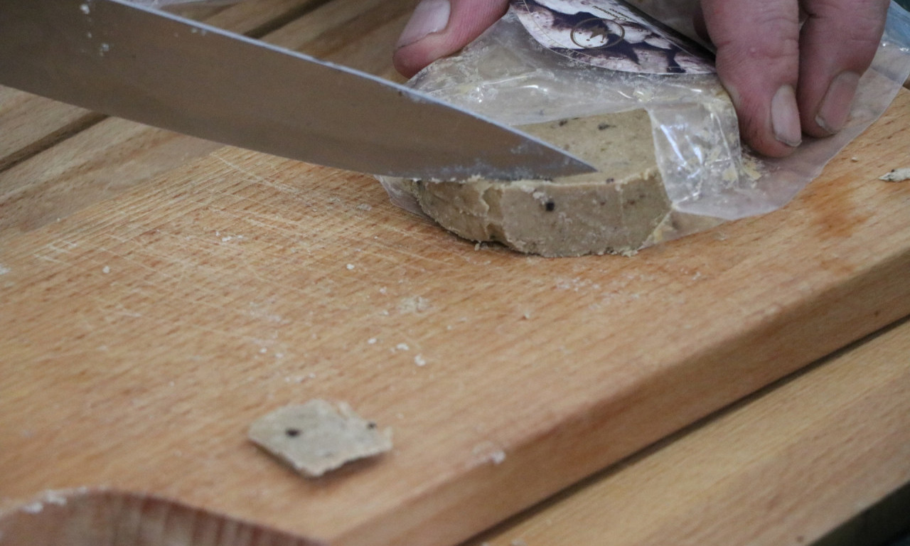 100 EVRA za 100 GRAMA - ali "DIŽE IZ MRTVIH"