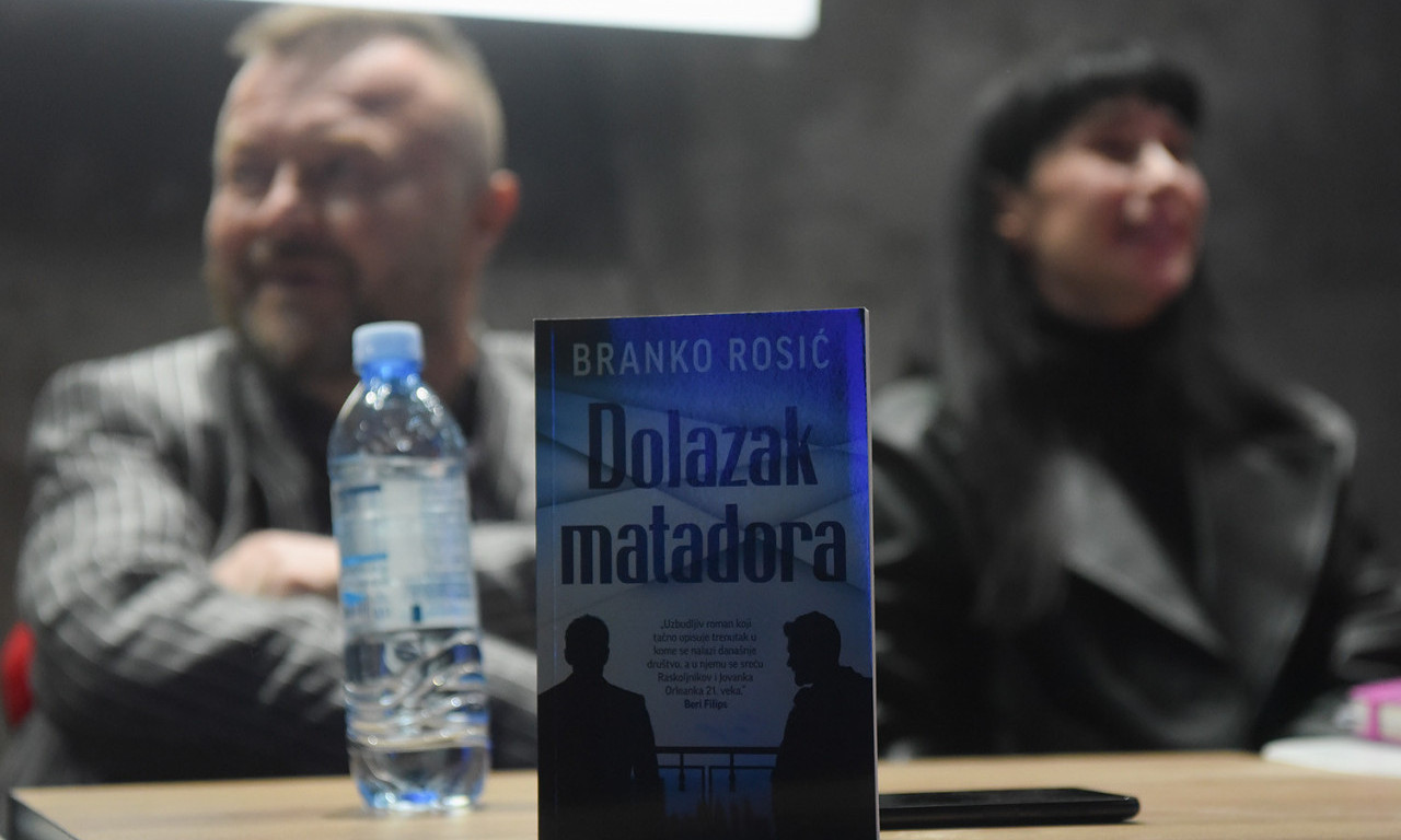 BRANKO ROSIĆ promovisao roman "Dolazak matadora", KONSTRAKTA čitala odlomke iz knjige