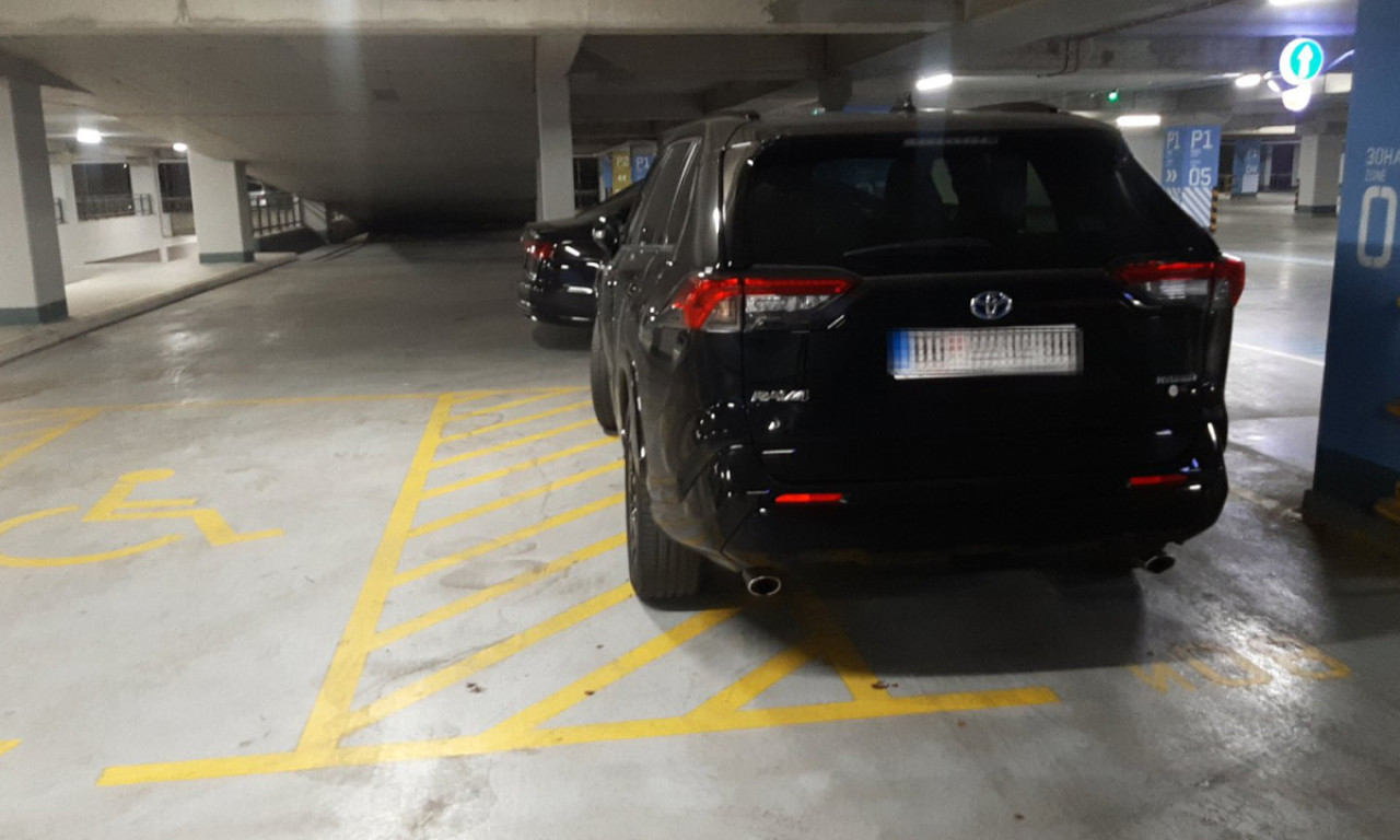 BAHATOST jača od OPOMENA i MOLBI: Sramni PRIZORI u tržnim centrima, može li neko OVOME DA STANE NA PUT?