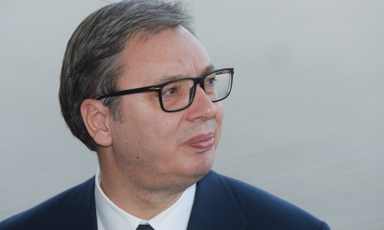 PREDSEDNIK VUČIĆ SE OBRATIO IZ FRANCUSKE "Večeras u Parizu, uskoro u Negotinu... - Uvek uz svoj narod!" (VIDEO)