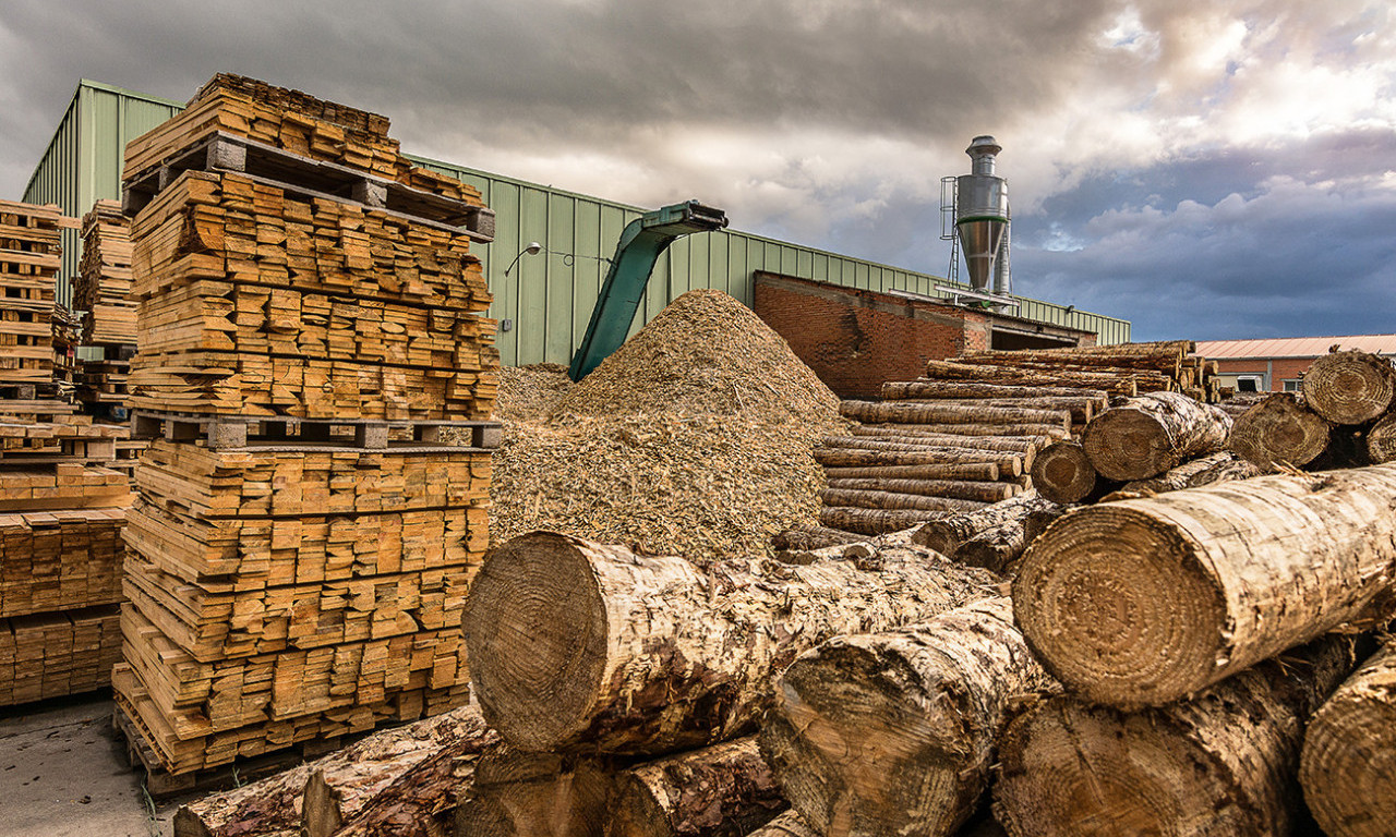 PELET POSKUPEO ZA 45%! Nezapamćen udar na džep - a evo ko se enormno bogati