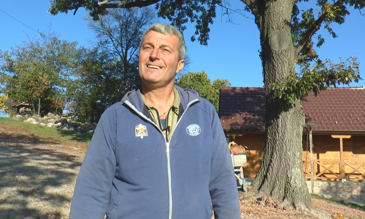 Ovaj čovek je KRALJ - POKLONIO svoje PLACEVE da bi dobio KOMŠIJE