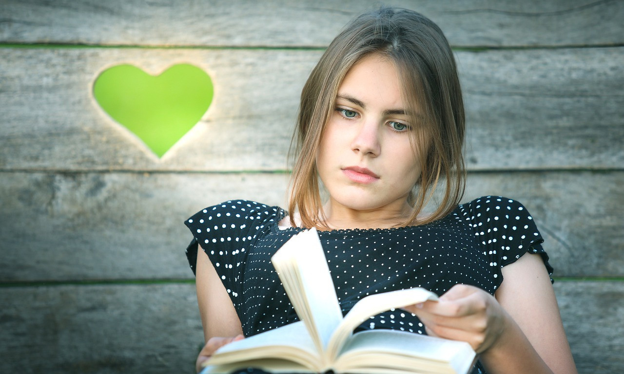 ČITANJE knjiga može da POMOGNE vašem LJUBAVNOM životu, ali je bitan izbor