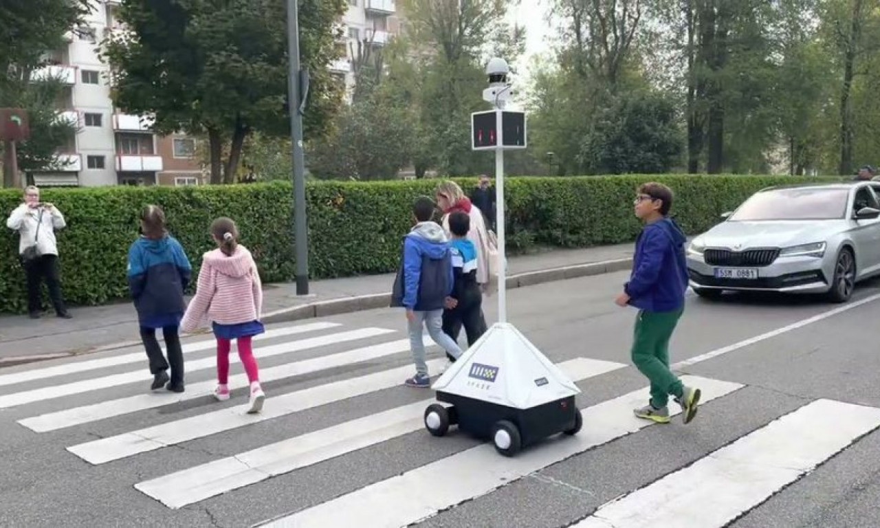 ROBOT pomaže DECI i STARIJIMA da pređu ulicu i ne, NE DEŠAVA SE u Japanu