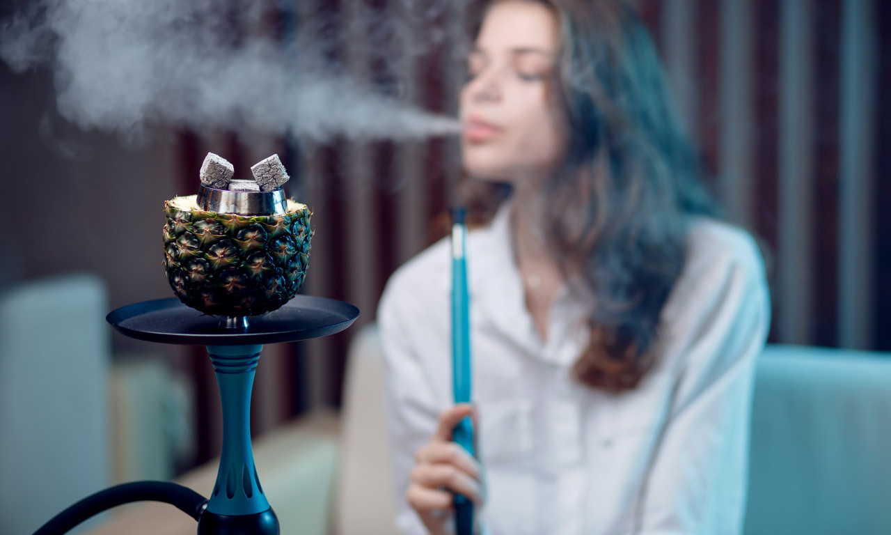 NAJVEĆA OBMANA DUVANSKE INDUSTRIJE: Elektronske cigarete sad se nude i DECI, to je ZLOČIN