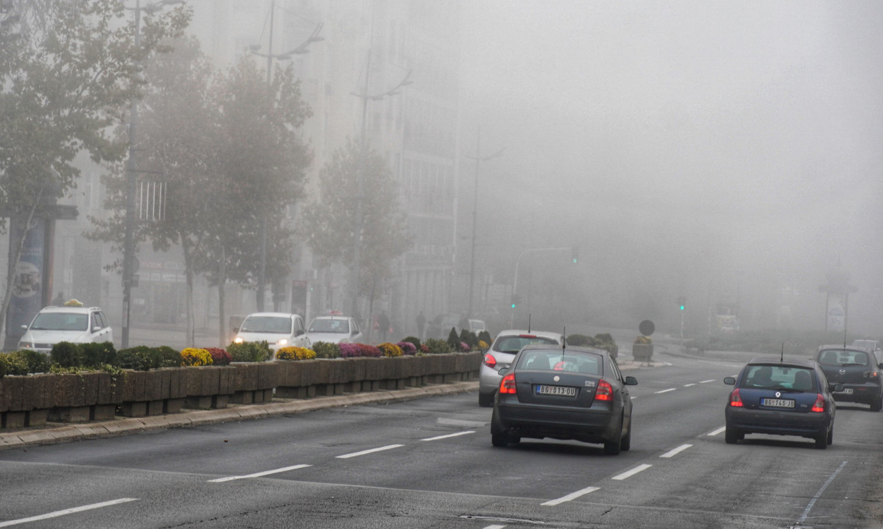 OPREZ! Zbog MAGLE smanjena VIDLJIVOST: Evo kakvi su danas USLOVI ZA VOŽNJU