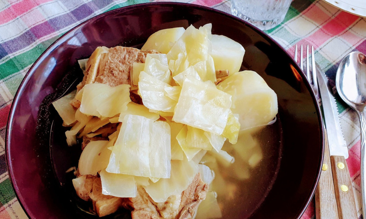 Za držanje KISELOG KUPUSA u stambenoj zgradi, pored ODSUSTVA OSNOVNE KOMŠIJSKE PRISTOJNOSTI, treba i - ODOBRENJE