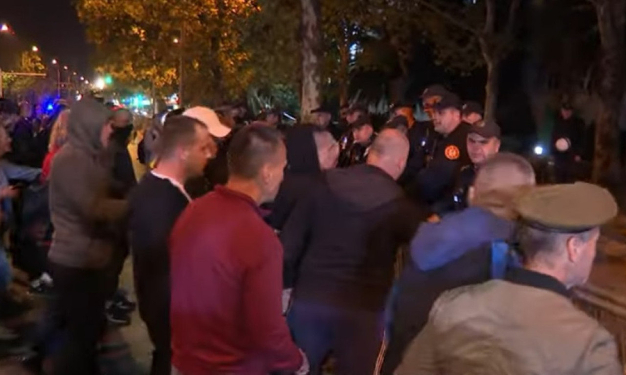 U Podgorici OPET PROTEST - okupljeni viču "IZDAJA" i vređaju PREMIJERA