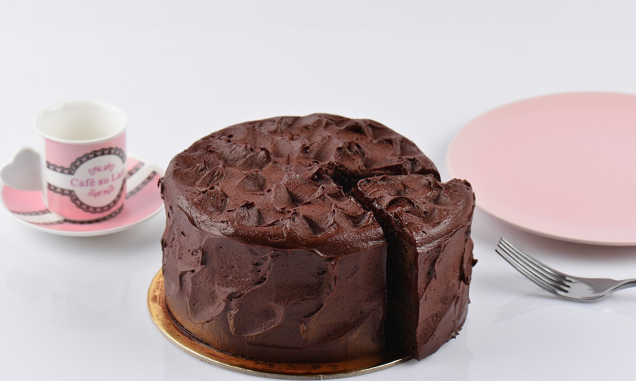 Torta koja se PRVA POJEDE - čokoladna bomba, PRAVA EKSPLOZIJA ukusa