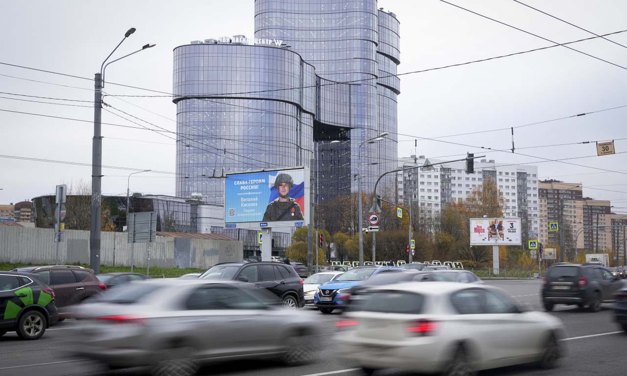 RUSKA NACIONALNA GARDA opkolila zgradu Vagnera u SANKT PETERSBURGU