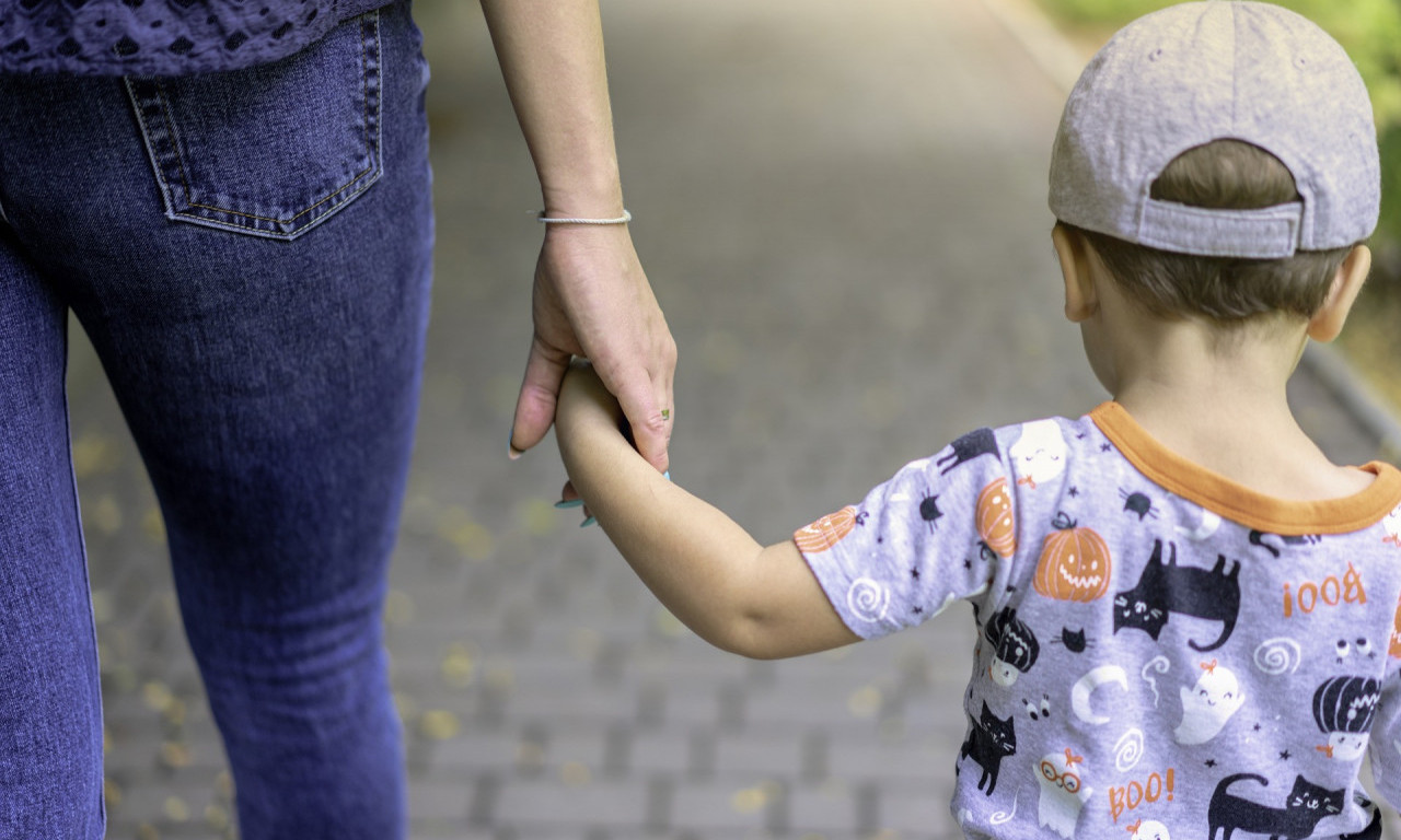 Postoji POSEBNO PRAVILO o stažu koje MAJKAMA u Srbiji donosi VEĆU PENZIJU, ali mnogi to NE ZNAJU