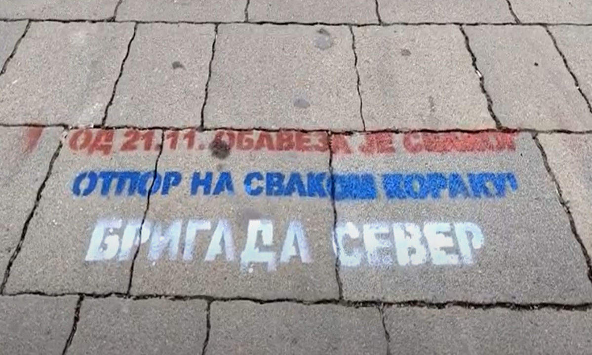 OBAVEZA je svakog, OTPOR na svakom koraku - OSVANULI grafiti u Kosovskoj Mitrovici