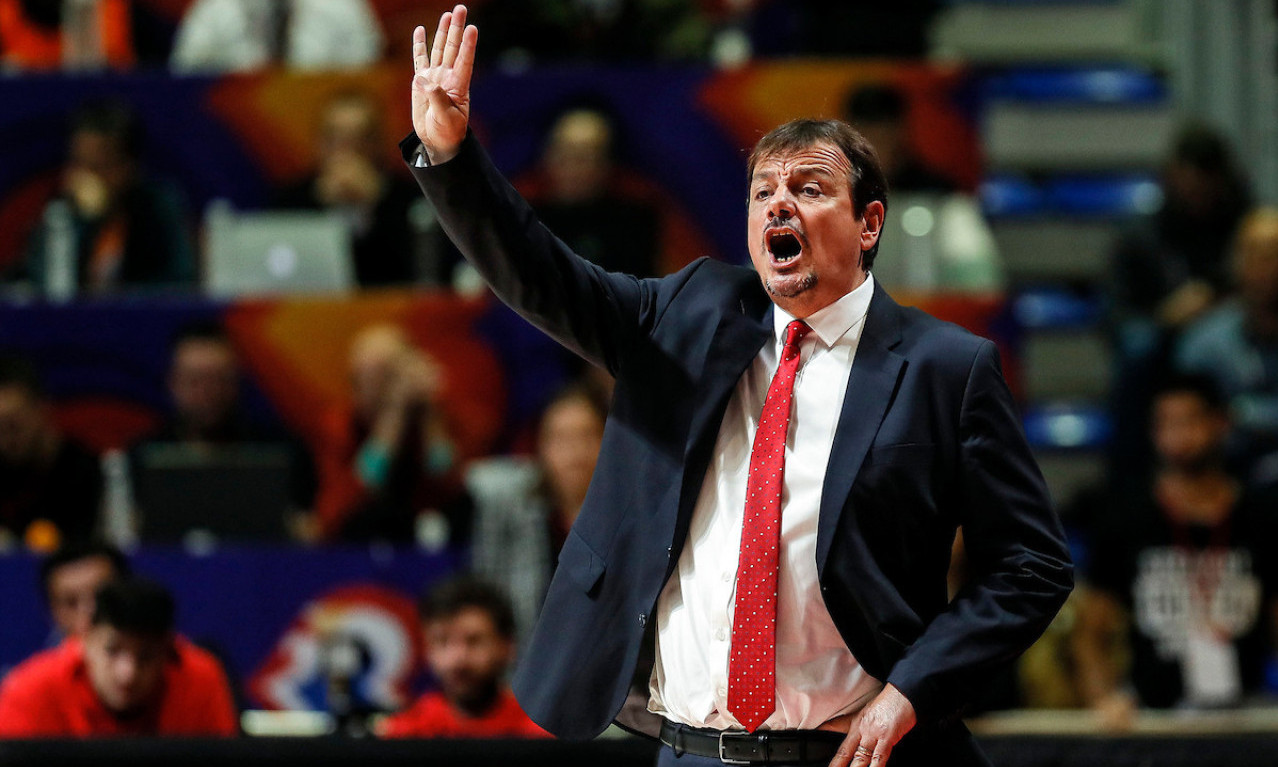 ATAMAN ISKLJUČEN PRED DUEL SA SRBIJOM Turčin urlao na sudije u dramatičnom meču protiv Pariza (VIDEO)