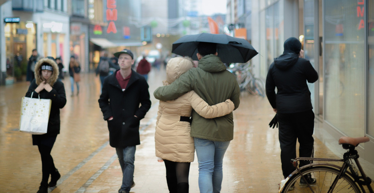 Pada kao da NIKAD NE MISLI DA STANE: Vikend počeo kišom i vetrom