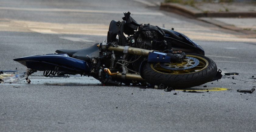 TEŽAK UDES NA OSTRUŽNICI! Dvojica tinejdžera OBORENA dok su vozili MOTOR