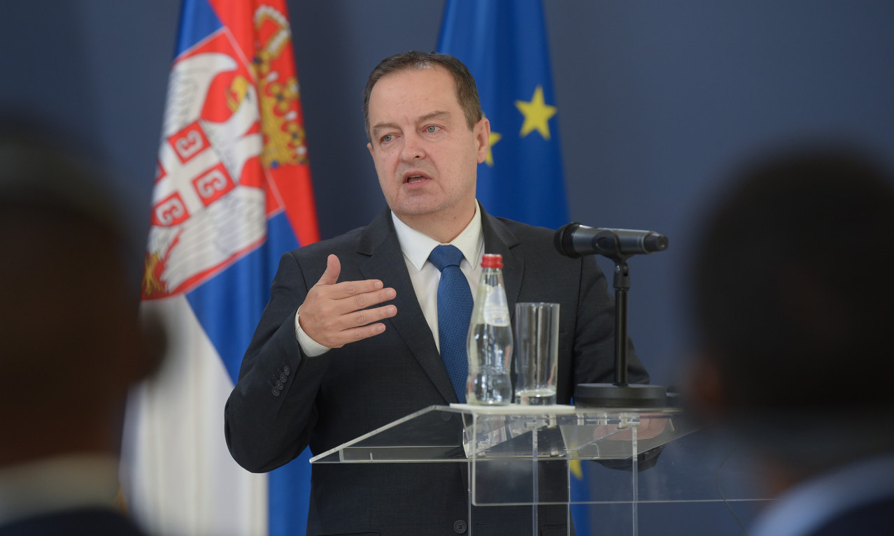 KOSOVO JE SRBIJA, pa i na FRANCUSKOM jeziku