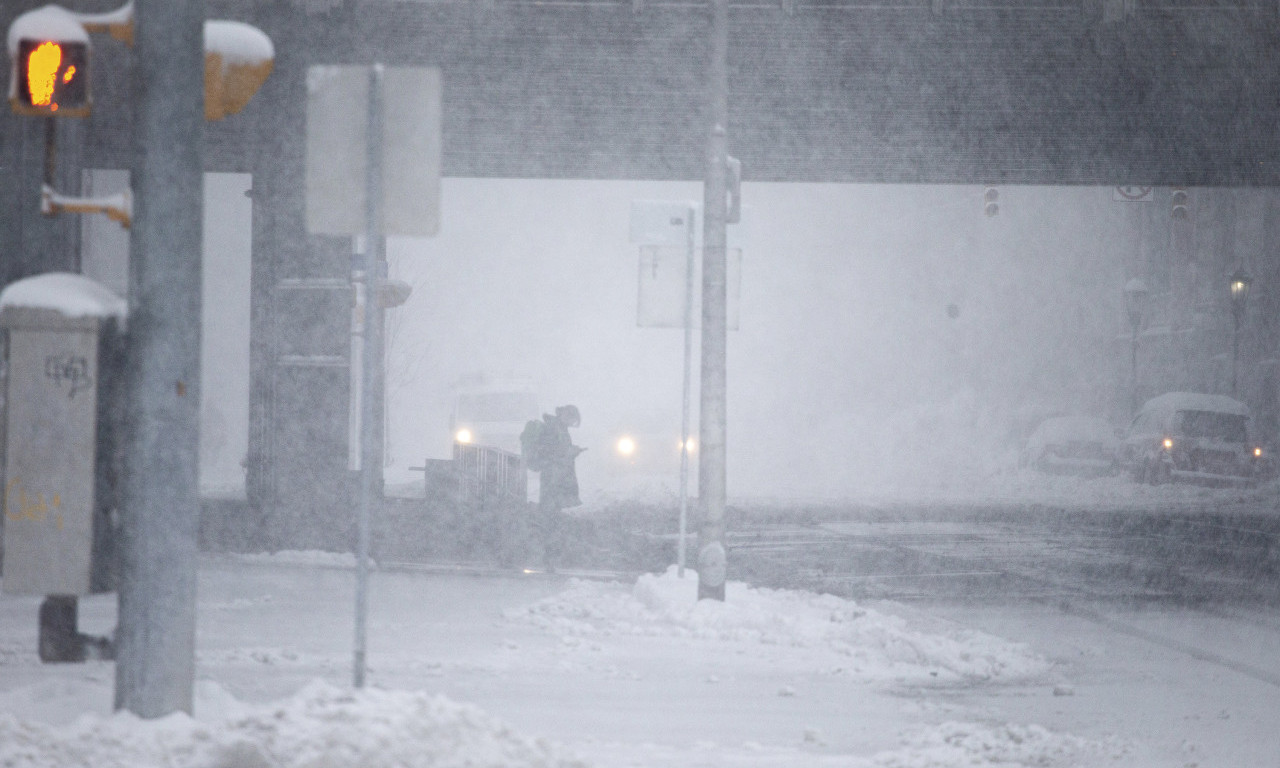 OLUJNA ZVER OKOVALA EVROPU, NIŽU SE UPOZORENJA ZBOG NEVREMENA Otkazani letovi, saobraćaj u kolapsu, a prete i poplave...