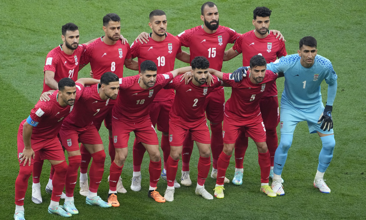 Iranski fudbaleri NISU PEVALI HIMNU pred početak meča s Engleskom