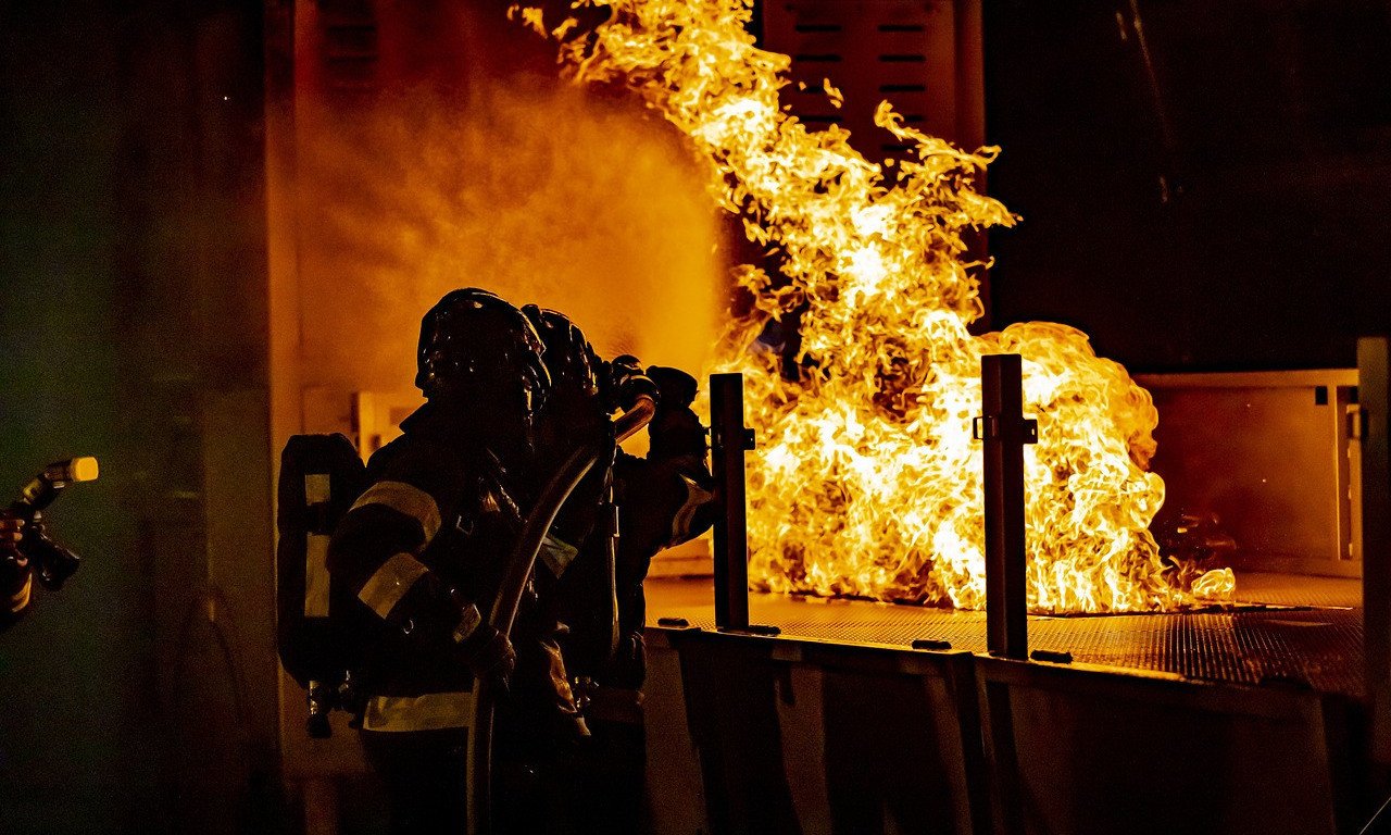 U EKSPLOZIJI u FABRICI kod Majamija POGINULE dve osobe: Vatrogasci JEDVA UGASILI vatru