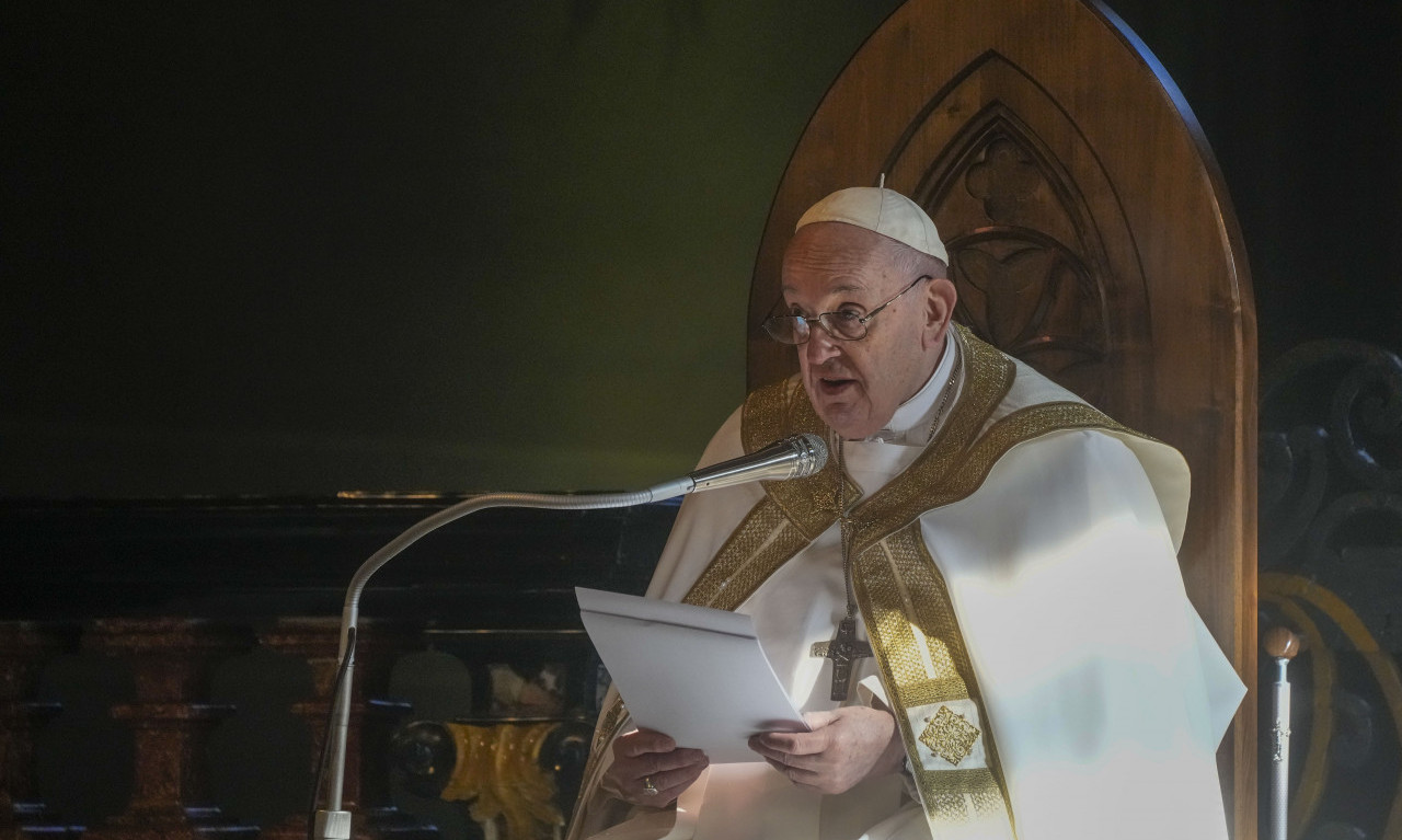 Papa: Greše oni koji misle da je homoseksualnost ZLOČIN