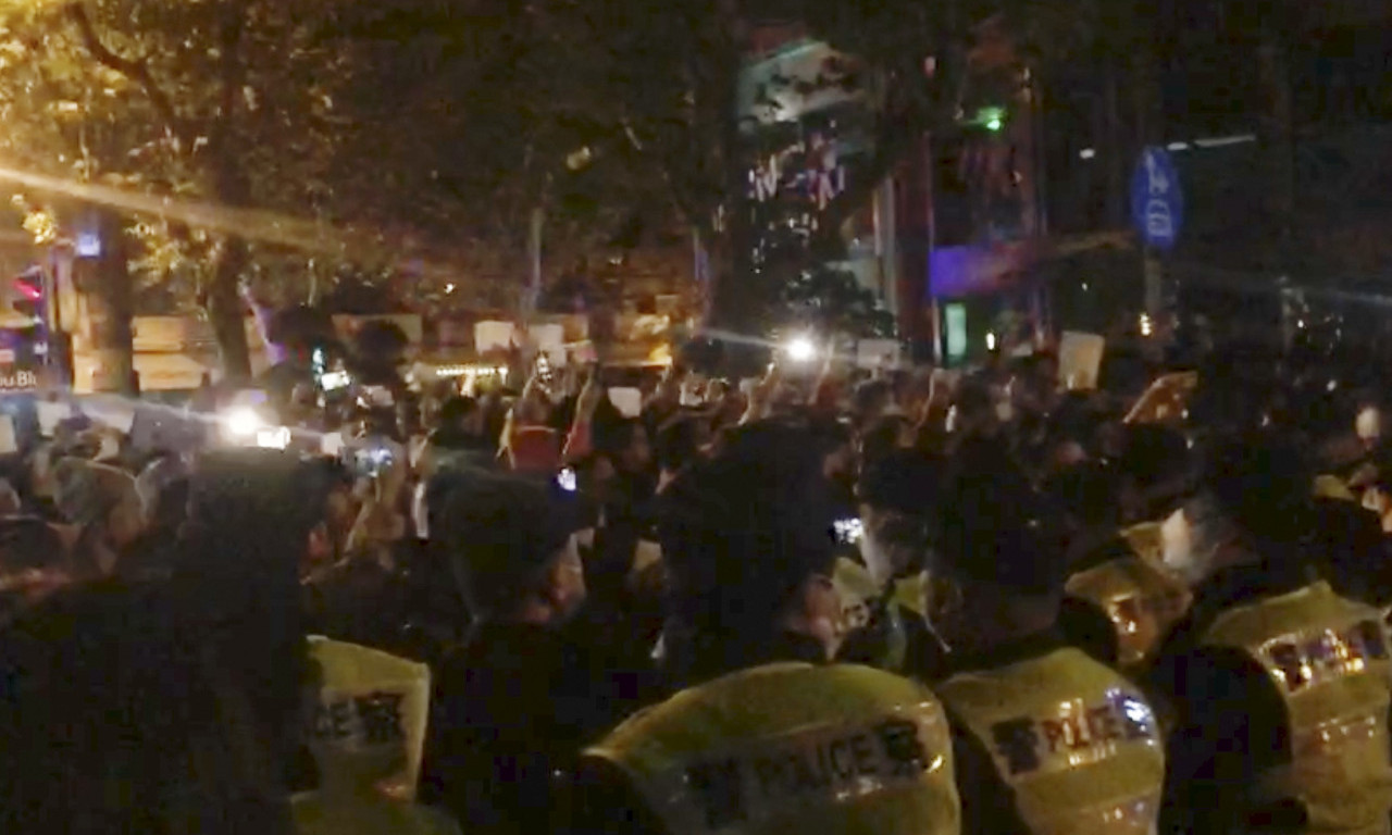 HAOS na ulicama Šangaja: Ljudi PROTESTUJU protiv STROGIH MERA vlade zbog KORONE