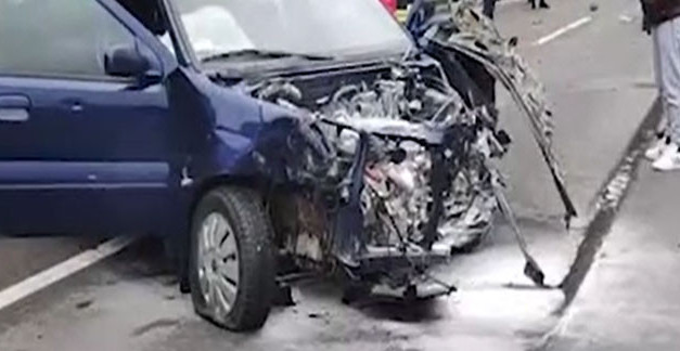 OVO JE OSTALO OD AUTOMOBILA U KOM SU POGINULI OTAC I ĆERKA "Nisan" smrskan do neprepoznatljivosti nakon nesreće u Laćarku (FOTO)