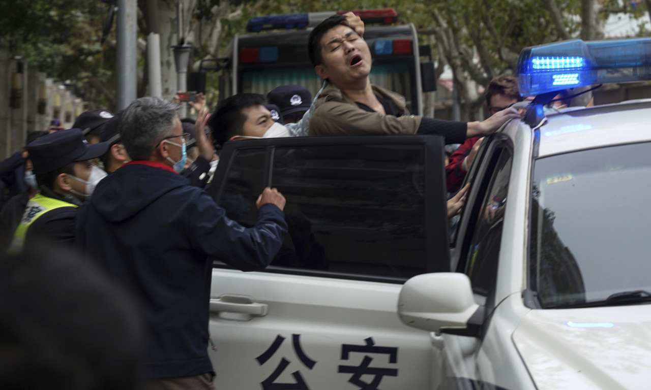 MASOVNI NEREDI U KINI: Policija u Pekingu i Šangaju HAPSI kako bi SPREČILA PROTESTE protiv kovid mera