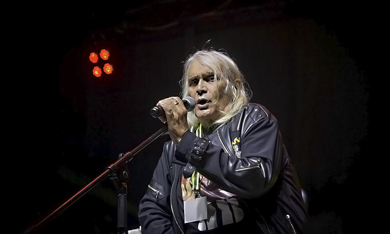 NOVI DETALJI O STANJU BORE ČORBE! Supruga je po ceo dan sa njim, prijatelji mu šalju glasovne poruke pune podrške