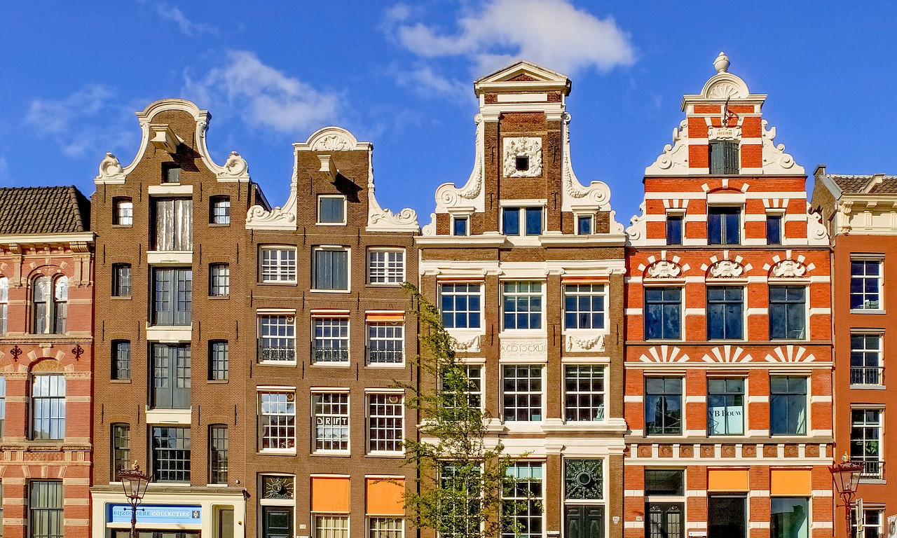Zašto NA PROZORIMA holandskih zgrada NEMA ZAVESA?