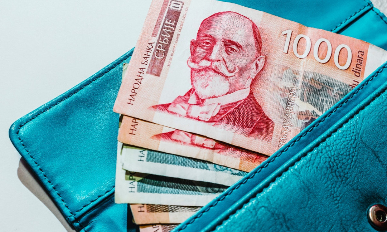 DA LI SU VAM LEGLE PARE? Proverite račune, danas se isplaćuje ova grupa građana