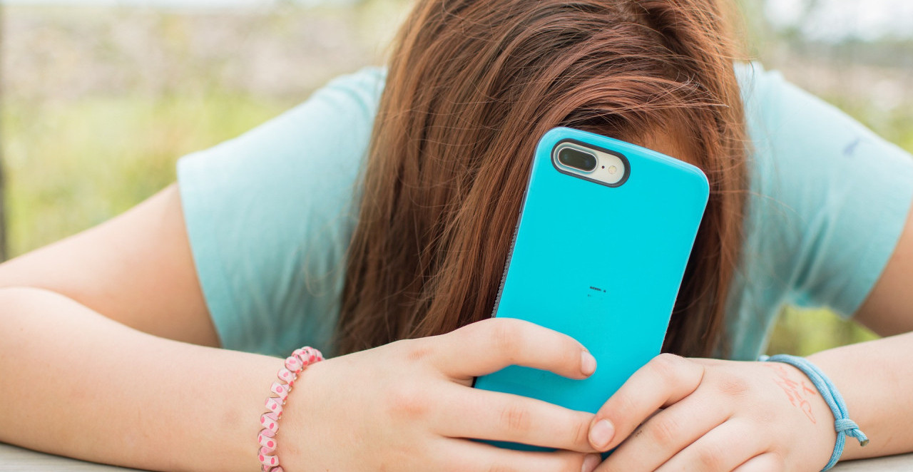 ZABRANA DRUŠTVENIH MREŽA ZA MLAĐE OD 16 TikTok i Instagram više neće biti dostupni tinejdžerima - vlada menja zakon!