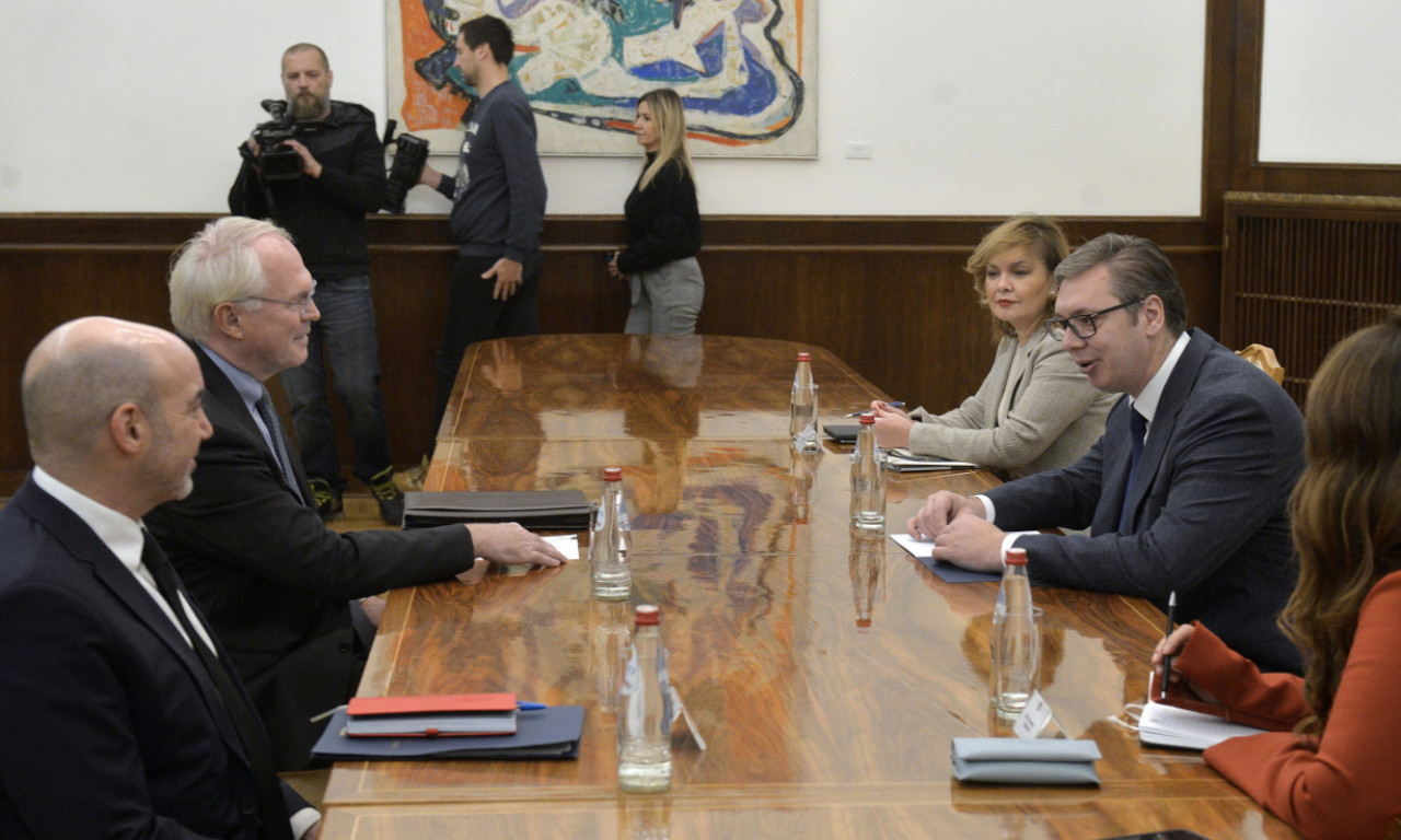 Vučić razgovarao sa ambasadorom SAD o bezbednosnoj situaciji na KIM