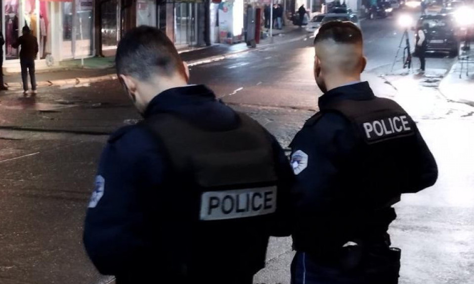 Nastavlja se TEROR i proteruje sve srpsko: Policajci upali u zgradu u kojoj su PROSTORIJE Kancelarije za KiM