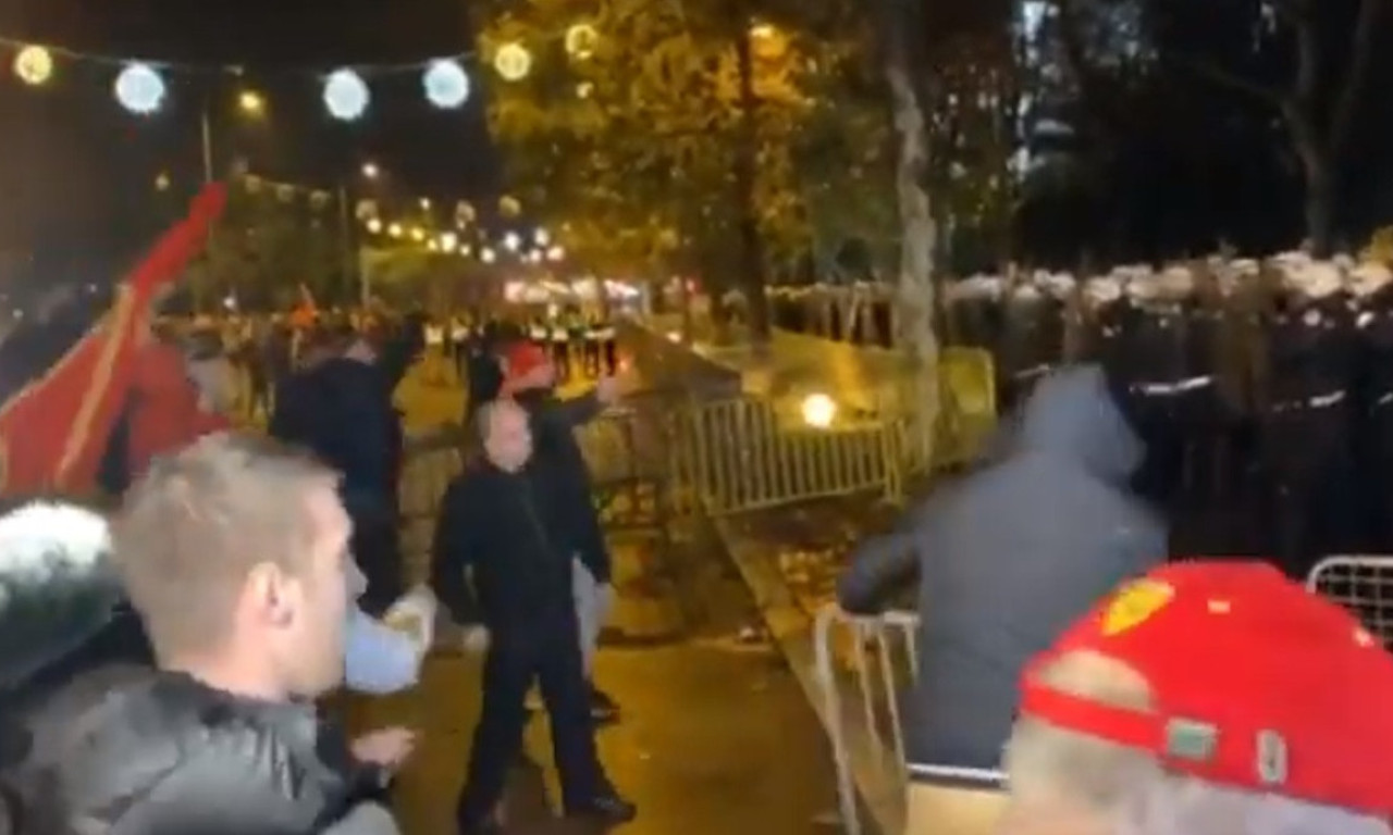 Incidenti u Podgorici zbog usvajanja zakona o predsedniku, policija bacila suzavac