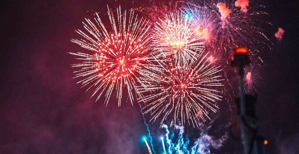 Mlade očekuje LUDA ŽURKA u NOVOGODIĆNJOJ NOĆI ispred Narodne skupštine