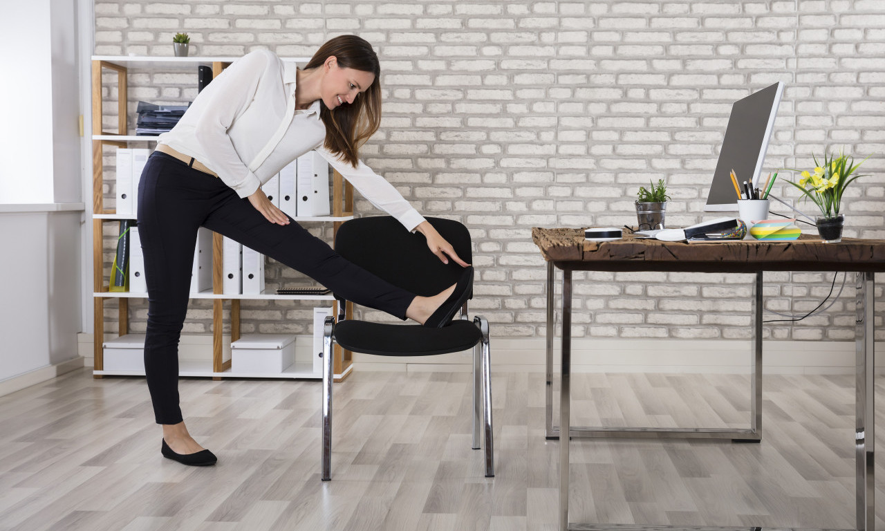 PET lakih i brzih VEŽBI ZA SVE koji mnogo sede za kompjuterom