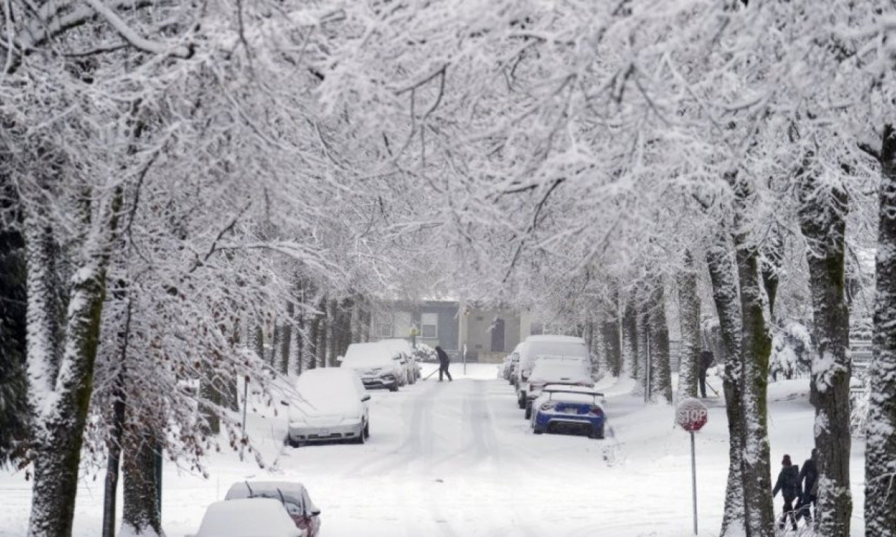 ISTORIJSKI UDAR KOJI SE ČEKAO 9 GODINA: Mećava veka guta Njujork, 35 miliona ljudi u panici – Avioni prizemljeni, vojska na ulicama!
