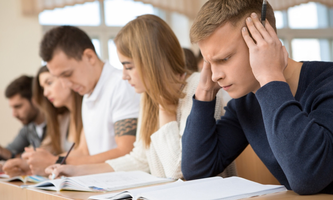 PRODUŽEN ROK ZA ISPLATU ŠKOLARINA STUDENTIMA! Ministarstvo prosvete donelo novu odluku