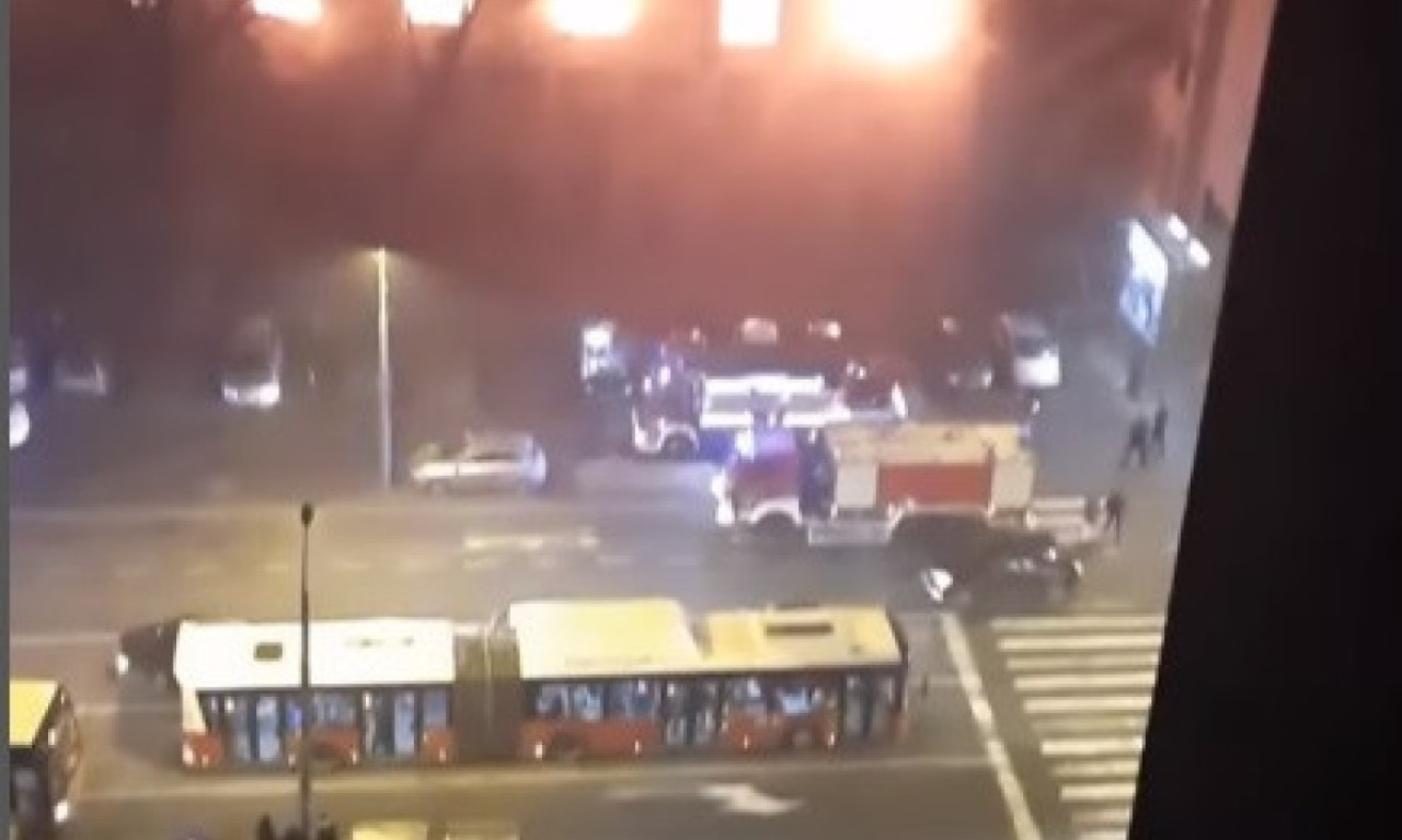 VELIKI POŽAR U CENTRU BEOGRADA: Čak 31 vatrogasac na terenu, vatra se proširila na drveće